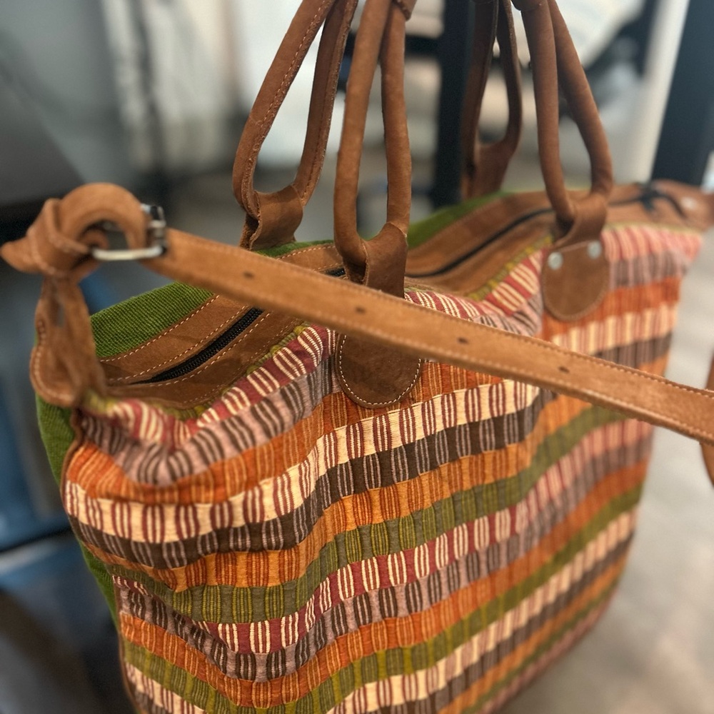 Sturdy handmade Guatemalan bag w/ zipper - Picture 2 of 8